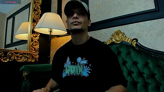 Snapshot of AlessandroKiing chatting on April 22, 2026, 7:42 pm AlessandroKiing online show from April 22, 2026, 7:42 pm