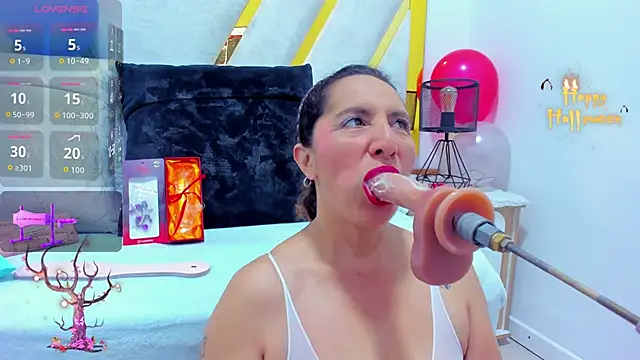 Luna Naughty1 online show from November 10, 2025, 5:18 pm