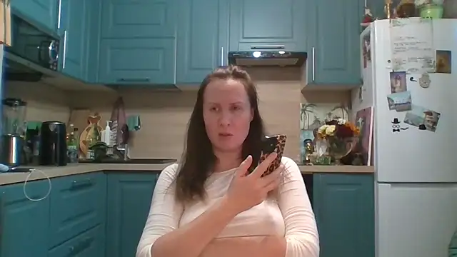 ALICAINWONDERLAND online show from April 9, 2026, 2:56 pm