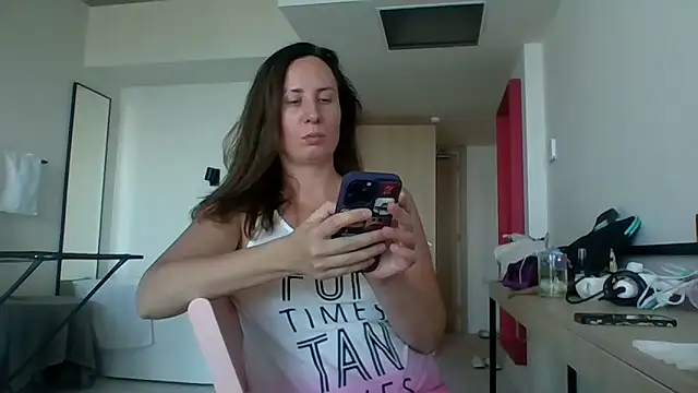 Snapshot of ALICAINWONDERLAND chatting on September 14, 2025, 9:42 am ALICAINWONDERLAND online show from September 14, 2025, 9:42 am