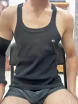 coupleyug online show from April 30, 2026, 10:33 am