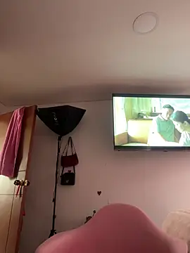 Snapshot of larsonbeverly chatting on March 23, 2026, 8:19 pm larsonbeverly online show from March 23, 2026, 8:19 pm