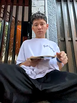 elfernh online show from October 25, 2025, 10:43 pm