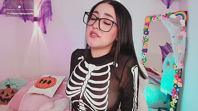 justonecute online show from October 26, 2025, 9:59 pm