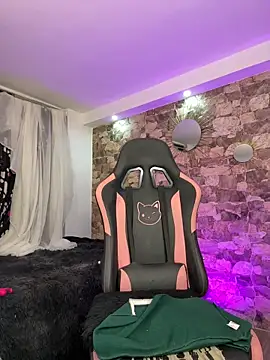 samiacooper25 online show from March 1, 2026, 9:53 am