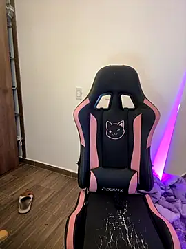 samiacooper25 online show from September 21, 2025, 8:36 pm