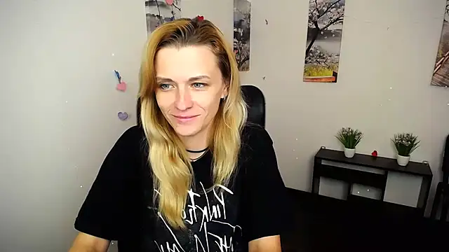 PeppyMia online show from October 28, 2025, 7:07 am