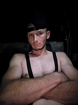 Romance32 online show from April 15, 2026, 8:42 am