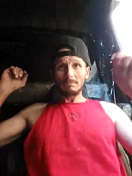 Romance32 online show from November 8, 2025, 9:40 pm