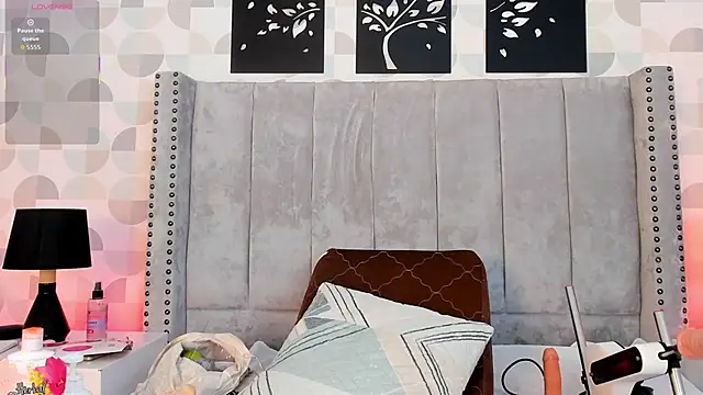 cristhi esterling online show from October 24, 2025, 12:37 pm