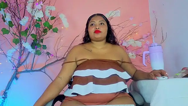 Snapshot of Cristal_hott1 chatting on February 18, 2026, 8:16 pm Cristal hott1 online show from February 18, 2026, 8:16 pm