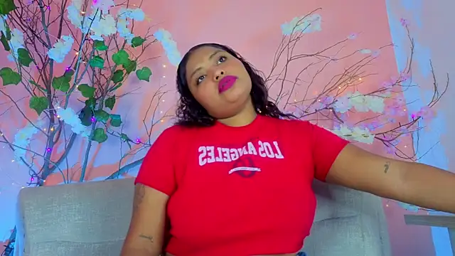 Snapshot of Cristal_hott1 chatting on February 19, 2026, 6:38 pm Cristal hott1 online show from February 19, 2026, 6:38 pm