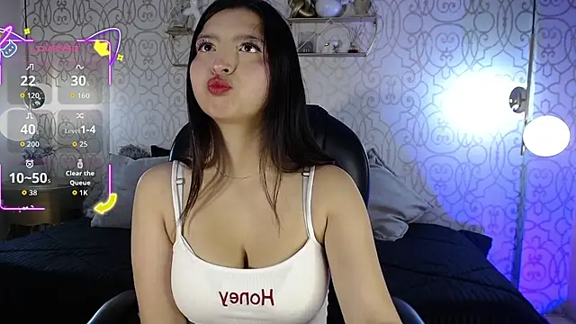 Helengolden  online show from November 7, 2025, 11:48 am