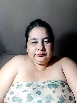 Snapshot of Ayma1983 chatting on November 4, 2025, 11:08 pm Ayma1983 online show from November 4, 2025, 11:08 pm