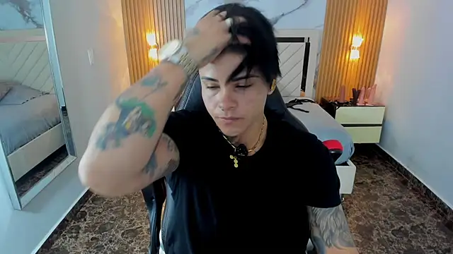 KAROLLJONES1 online show from June 4, 2026, 12:32 pm
