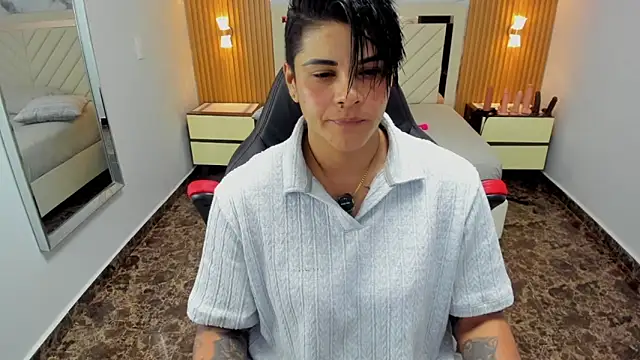 KAROLLJONES1 online show from April 8, 2026, 7:26 pm