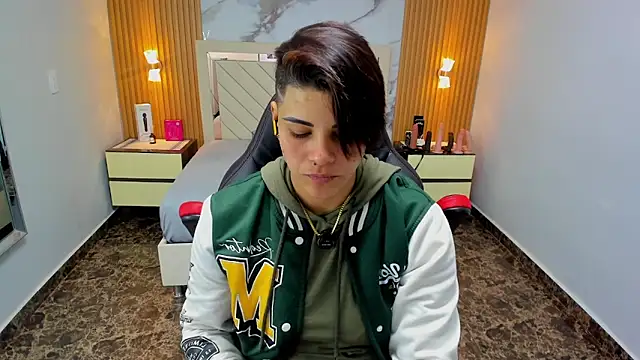 Snapshot of KAROLLJONES1 chatting on February 13, 2026, 12:27 pm KAROLLJONES1 online show from February 13, 2026, 12:27 pm