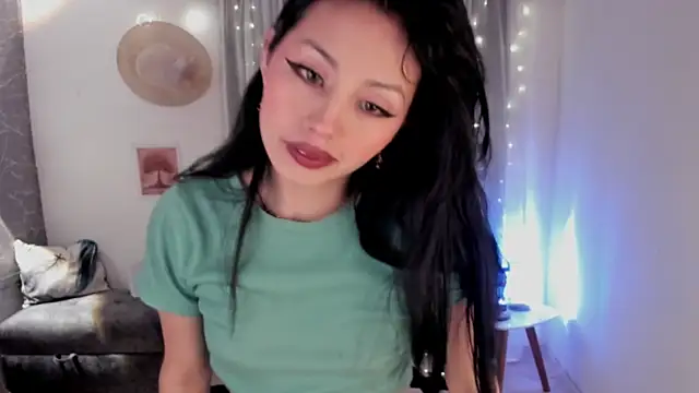 Miss Charlottet online show from November 28, 2025, 1:06 am