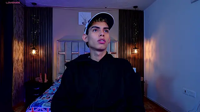 Room 69x online show from April 13, 2026, 1:26 pm