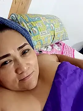 linda luna29 online show from December 4, 2025, 5:17 am