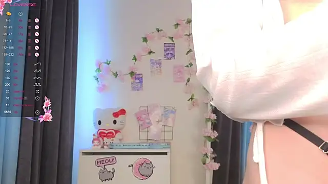 Snapshot of roxydolll chatting on July 22, 2026, 9:55 am roxydolll online show from July 22, 2026, 9:55 am