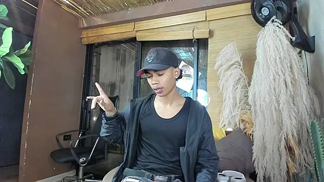 AlanCutee online show from November 28, 2025, 11:43 am