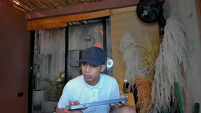 AlanCutee online show from December 14, 2025, 12:22 pm