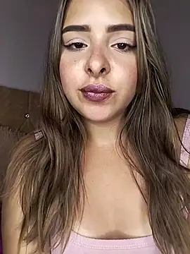 Nahomy cm online show from March 5, 2026, 9:11 pm