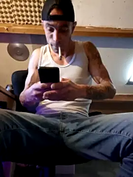 kompiee online show from November 23, 2025, 12:59 pm