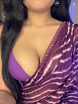 KARISHMA-STRIP online show from March 3, 2026, 9:44 pm