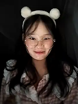 saronla 03 online show from September 15, 2025, 3:12 pm