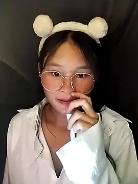 saronla 03 online show from September 9, 2025, 3:21 pm