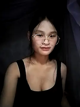 saronla 03 online show from November 10, 2025, 4:12 pm