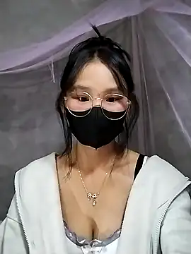 saronla 03 online show from December 5, 2025, 7:12 pm