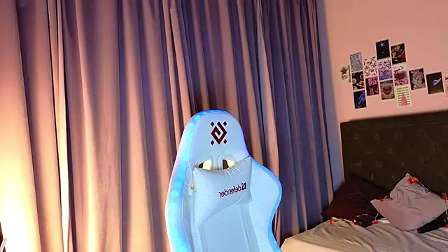 Jesica mooon online show from November 9, 2025, 1:31 am