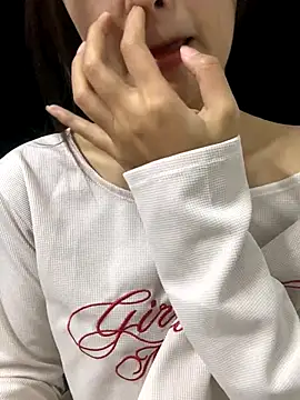   BabyShowPublic   online show from October 5, 2025, 1:24 pm