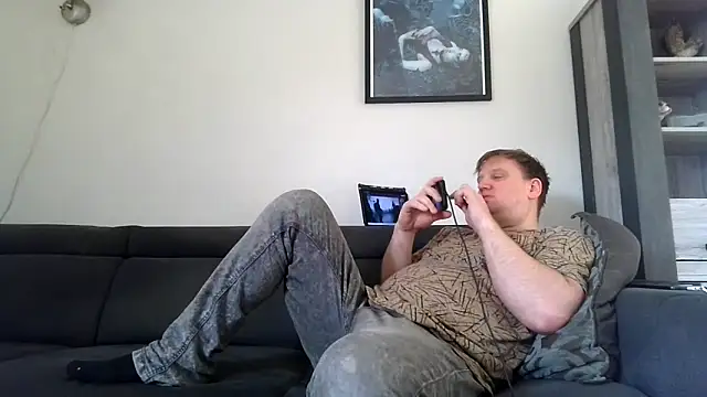 Snapshot of epica40 chatting on June 15, 2026, 12:27 pm epica40 online show from June 15, 2026, 12:27 pm