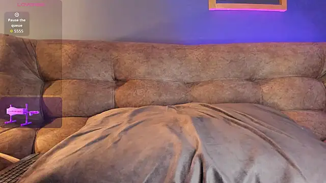 RACHELRUIZ online show from November 13, 2025, 6:23 pm