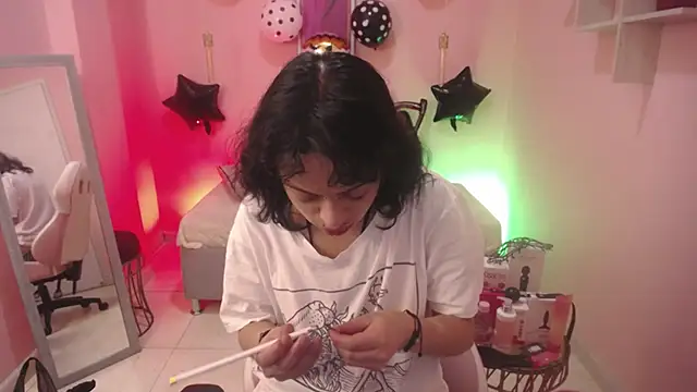 LadyWawy online show from October 18, 2025, 1:24 pm