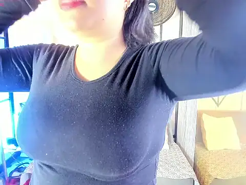Snapshot of SamaraAnders_ chatting on June 18, 2026, 5:06 am SamaraAnders online show from June 18, 2026, 5:06 am
