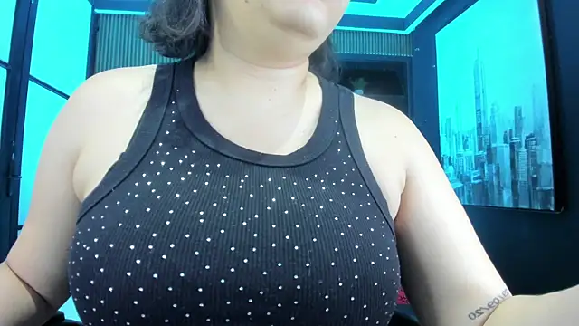 Snapshot of SamaraAnders_ chatting on June 25, 2026, 5:23 am SamaraAnders online show from June 25, 2026, 5:23 am