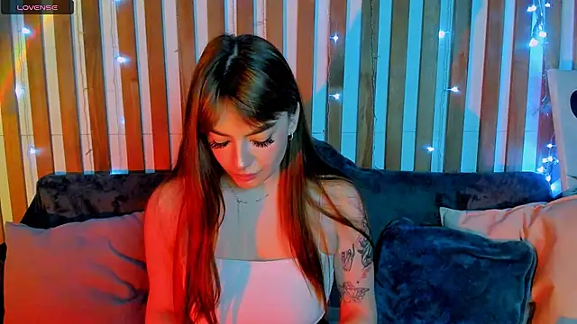 Emily Tylerr online show from November 18, 2025, 8:06 am