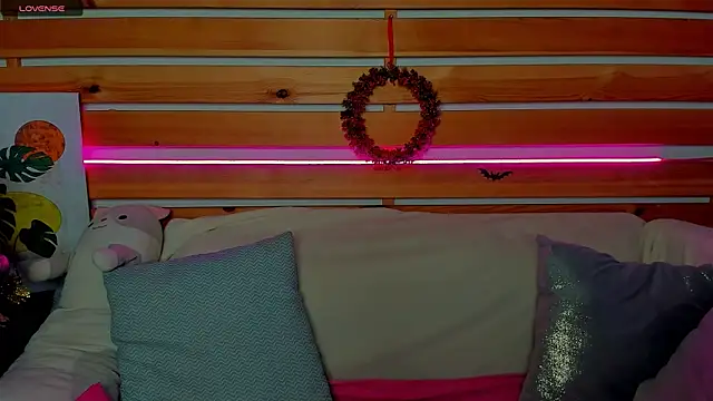 Emily Tylerr online show from December 20, 2025, 8:17 am