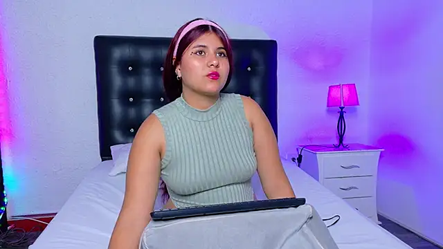 Little molly18 online show from October 14, 2025, 3:40 am