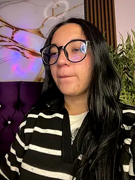 sara roy04  online show from September 26, 2025, 3:57 am