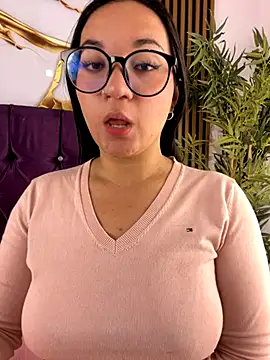 sara roy04  online show from September 9, 2025, 4:22 am