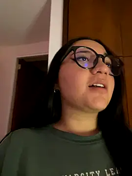 sara roy04  online show from September 12, 2025, 3:28 am