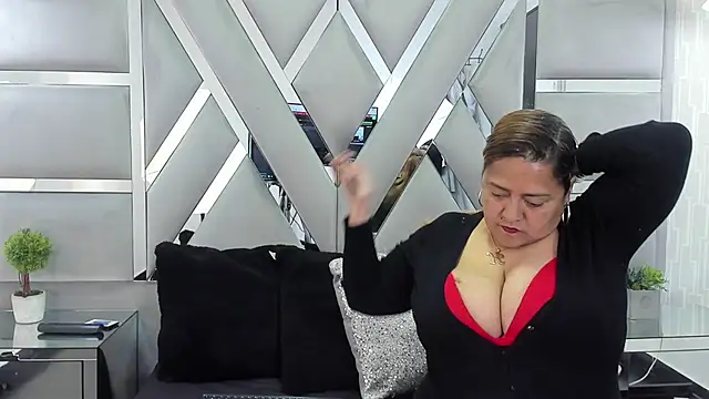 MonzerratBoyer online show from April 17, 2026, 6:22 pm