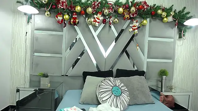 MonzerratBoyer online show from January 12, 2026, 6:47 pm