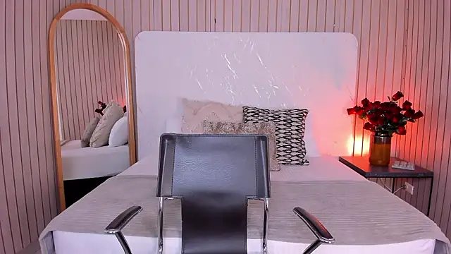 EmelyParker online show from February 12, 2026, 11:37 pm